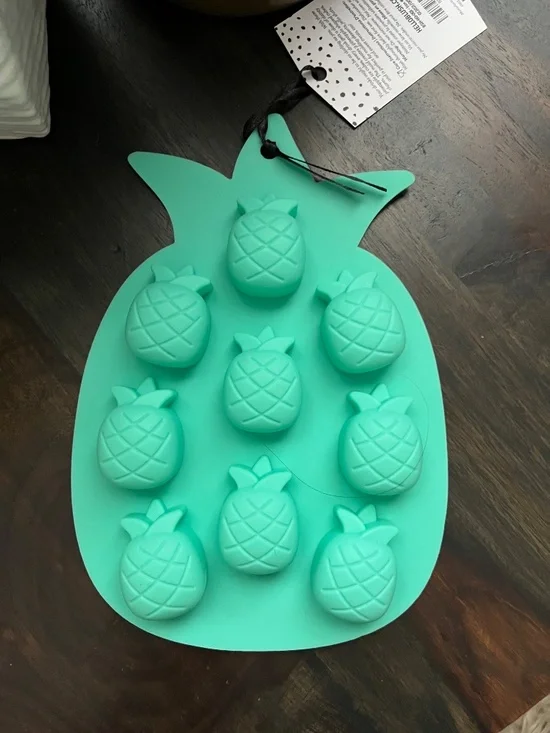 BLUSH Silicone Mold Pineapple Ice Cube Tray Shapes NWT - Picture 3 of 6